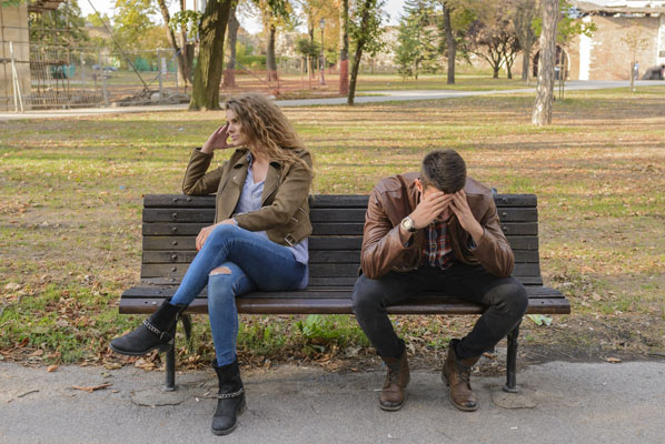 man woman on bench 600x400 Leaving a sociopath